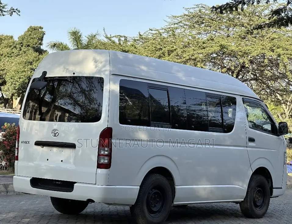 Toyota Quantum 2006 White