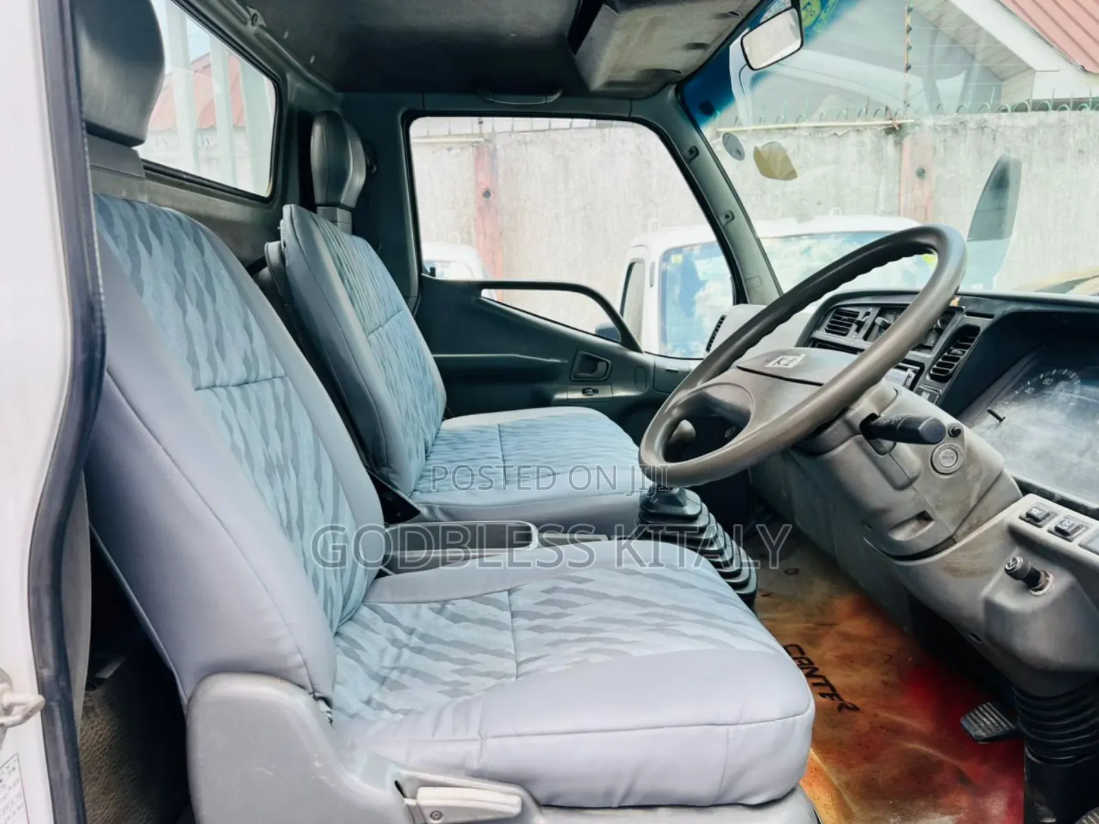Mitsubishi Canter 1998 White