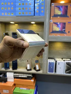New Samsung Galaxy Z Flip 3 128 GB
