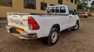 Toyota Hilux 2019 White