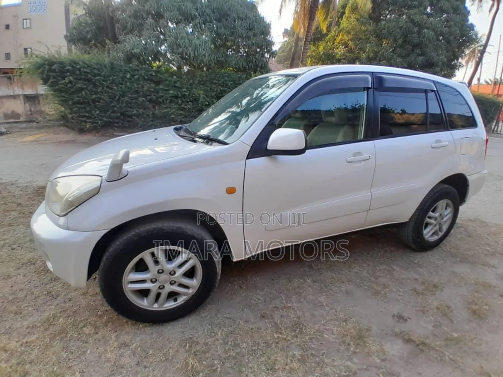 Toyota RAV4 2005 White