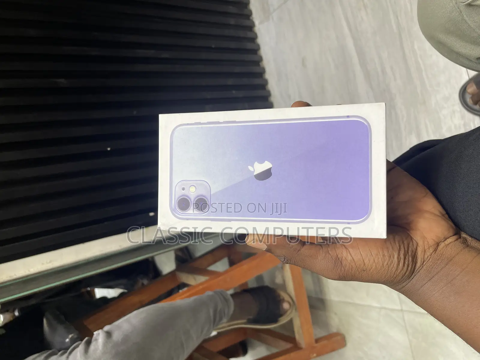 New Apple iPhone 11 64 GB Blue