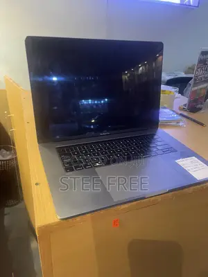 Laptop Apple MacBook Pro 2017 16GB Intel Core I7 SSD 512GB