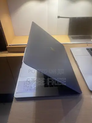 Laptop Apple MacBook Pro 2017 16GB Intel Core I7 SSD 512GB