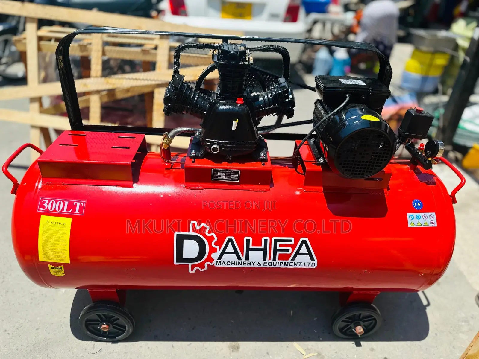 Dahfa Air Compressor 300liters Available