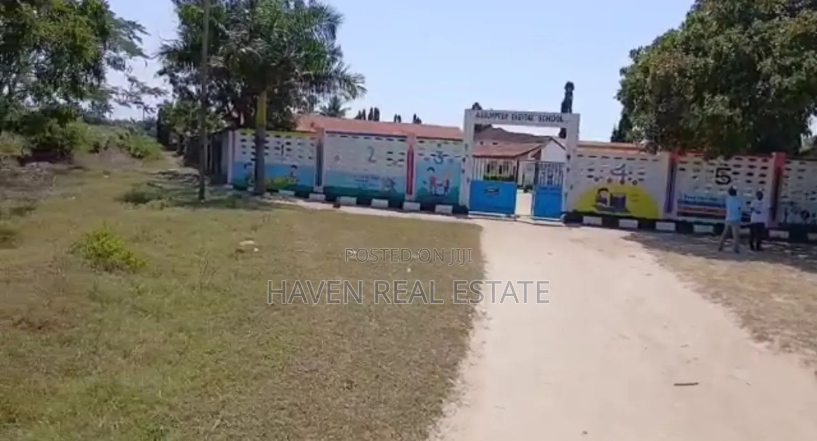 Shule Inauzwa Bahari Beach