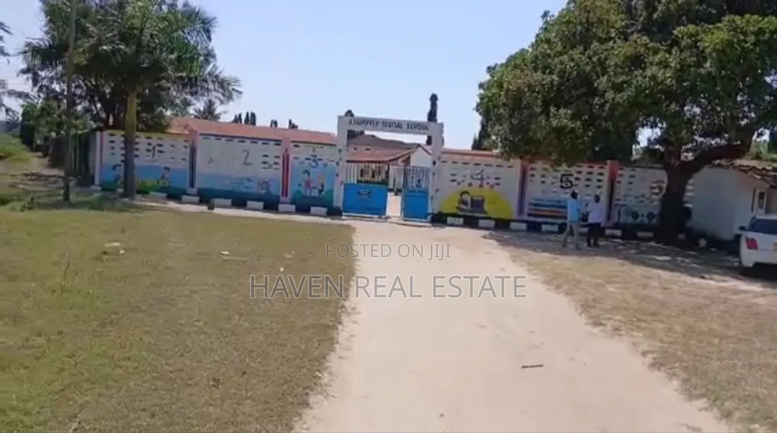 Shule Inauzwa Bahari Beach