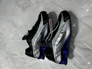 Nike Shox Sneakers 