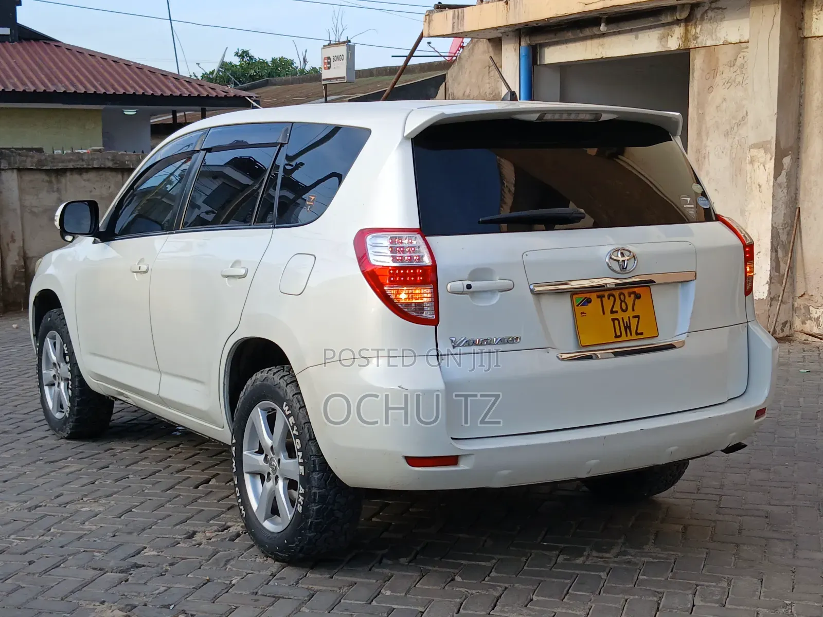 Toyota Vanguard 2009 White