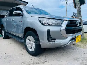 Toyota Hilux Revo Double Cab Deisel 2.4 AWD 2019 Gray