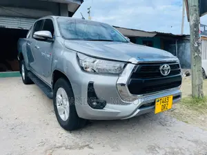 Toyota Hilux Revo Double Cab Deisel 2.4 AWD 2019 Gray