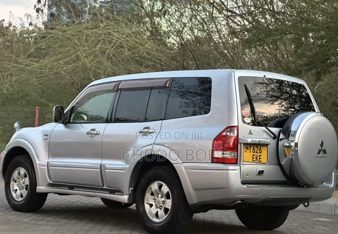 Mitsubishi Pajero 2005 Silver