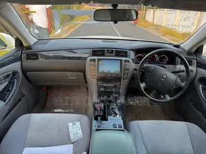 Toyota Crown Royale 2005 White