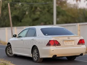 Toyota Crown Royale 2005 White