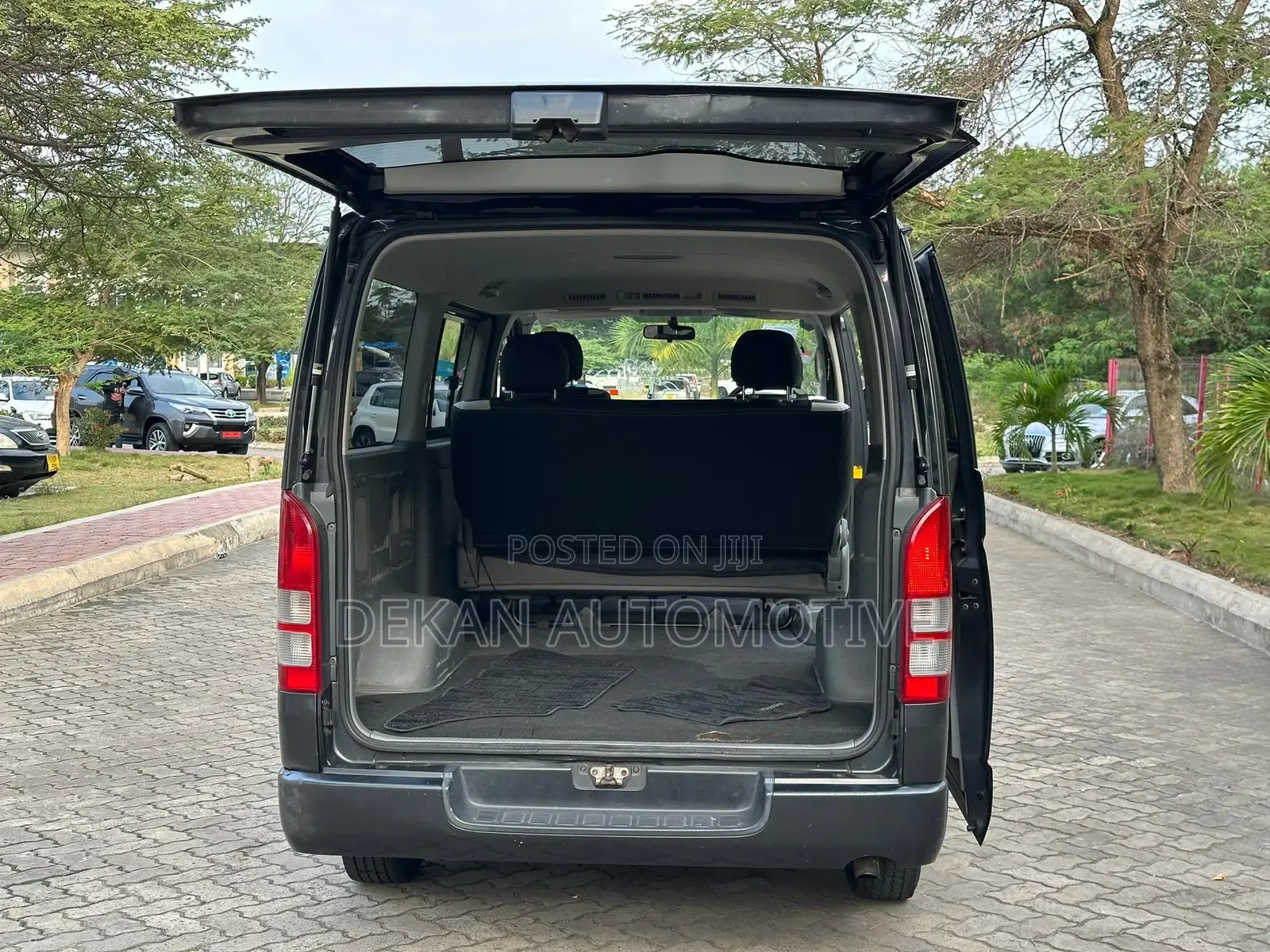 Toyota Quantum 2010 Black