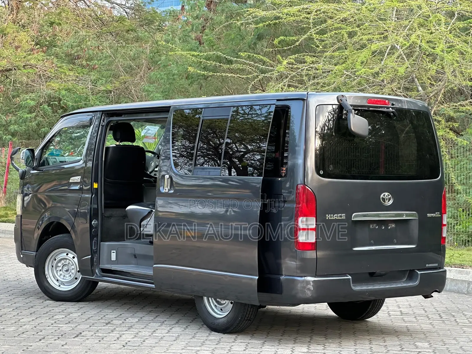 Toyota Quantum 2010 Black