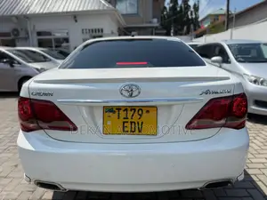 Toyota Crown 2009 White