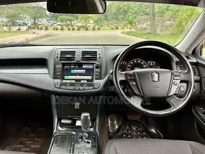 Toyota Crown 2009 White