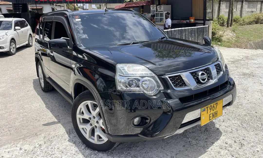 Nissan X-Trail 2.0 Petrol FWD 2013 Matt Black