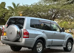 Mitsubishi Pajero 2005 Silver