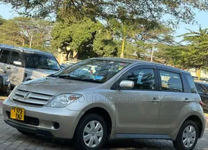 Toyota IST 2004 Silver