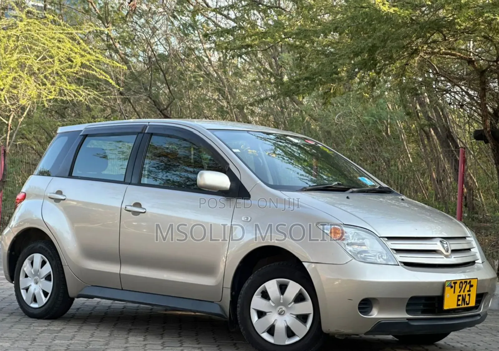 Toyota IST 2004 Silver