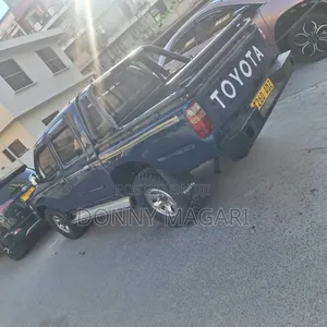 Toyota Hilux 2010 Blue