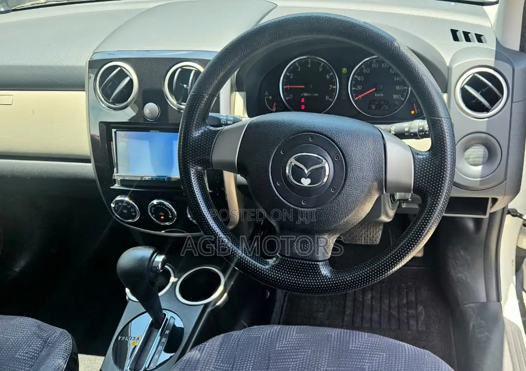 Mazda Verisa 2008 White