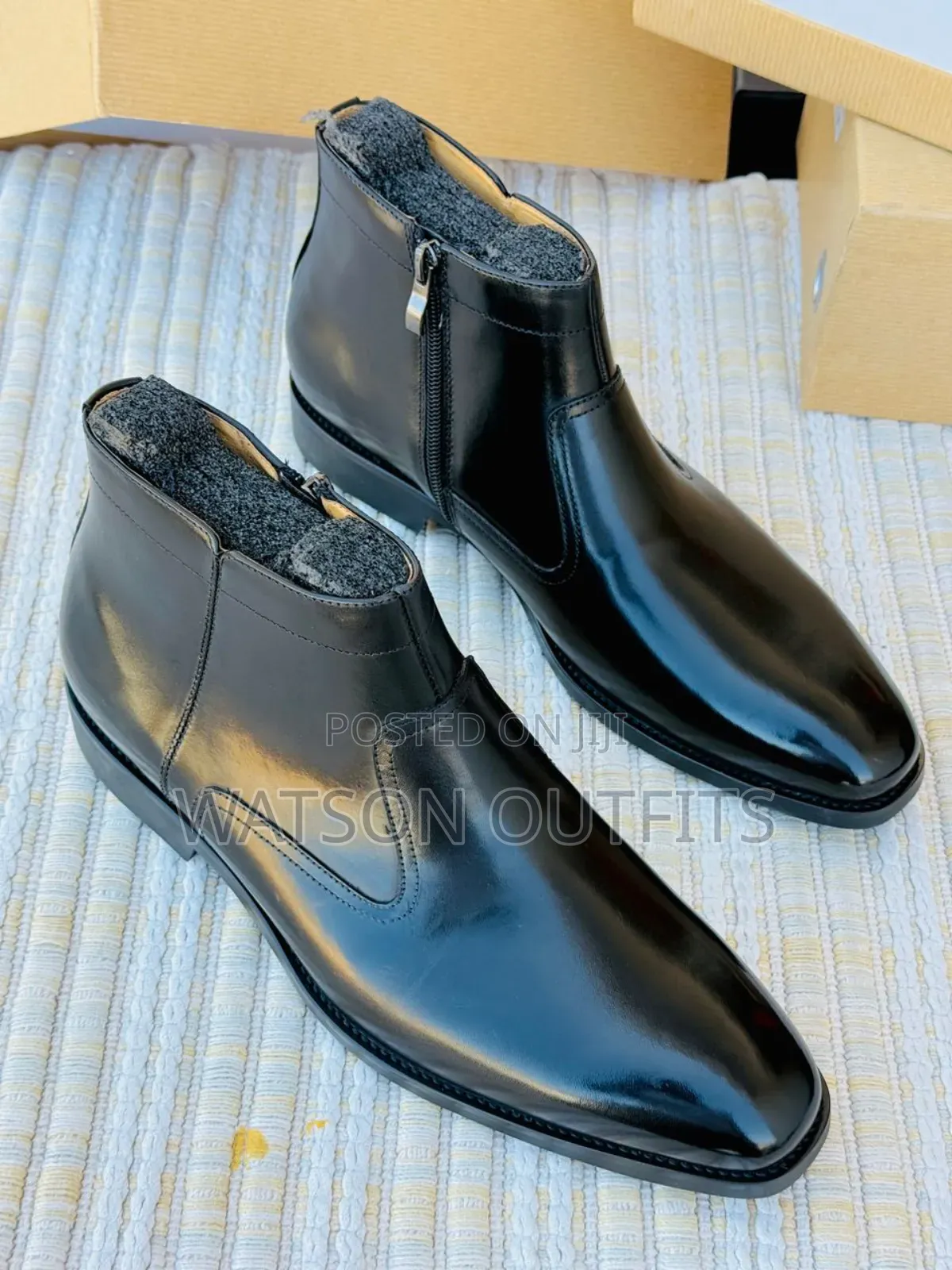 Men's Boots or Shoe Boots Very Very Smart and Smart