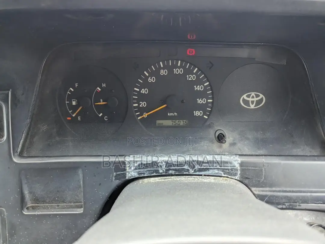 Toyota HiAce 2000 White