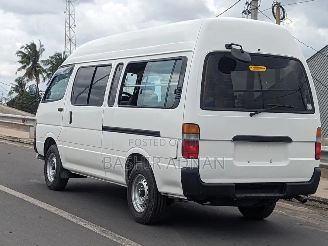 Toyota HiAce 2000 White