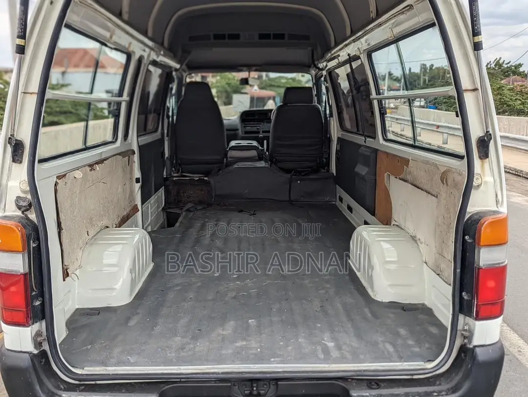 Toyota HiAce 2000 White