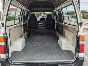 Toyota HiAce 2000 White