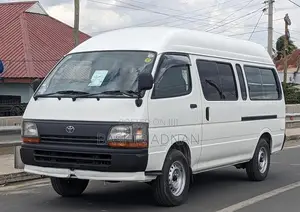 Toyota HiAce 2000 White