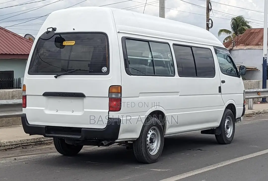 Toyota HiAce 2000 White