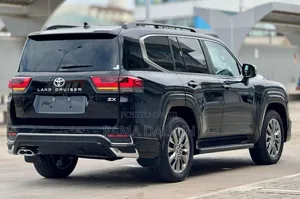 Toyota Land Cruiser 2023 Black