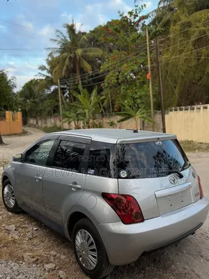 Toyota IST 2005 Silver