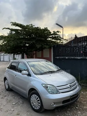 Toyota IST 2005 Silver