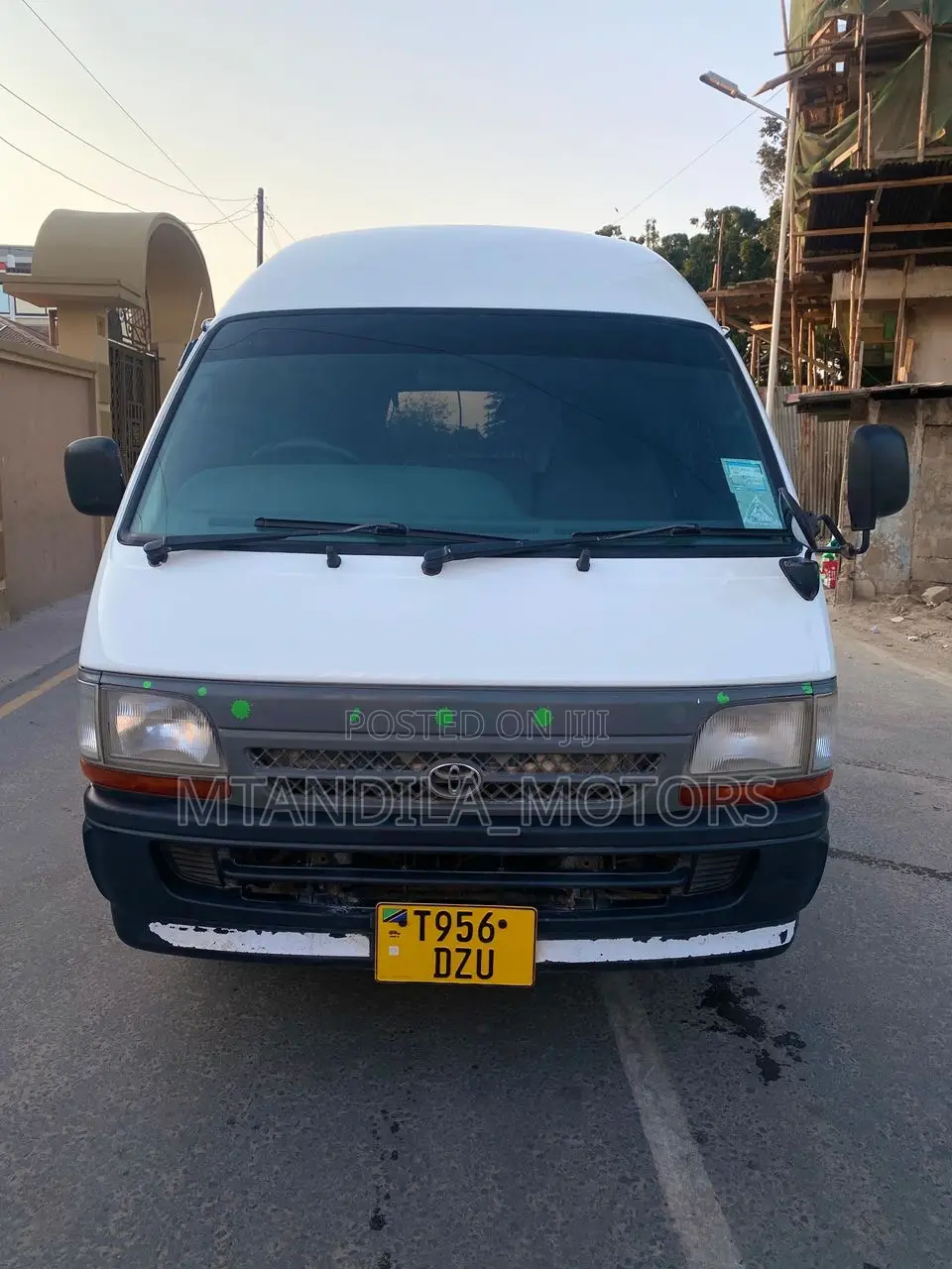 Toyota HiAce 2000 White