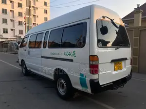 Toyota HiAce 2000 White