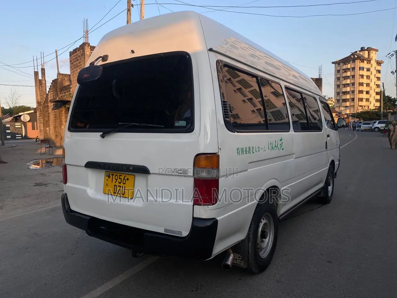 Toyota HiAce 2000 White