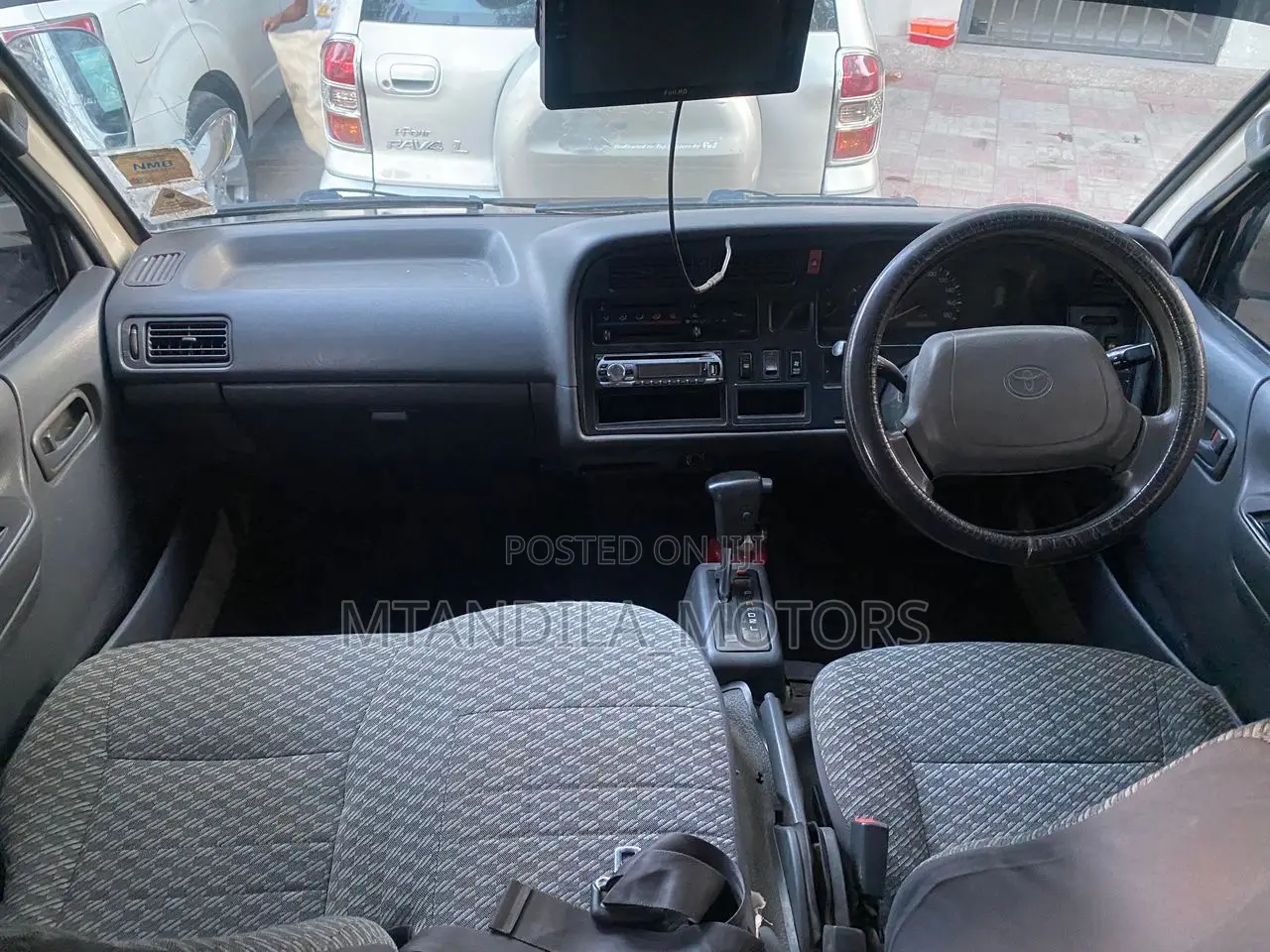Toyota HiAce 2000 White