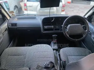 Toyota HiAce 2000 White