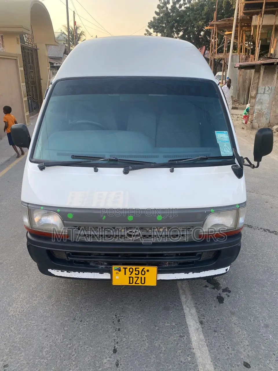 Toyota HiAce 2000 White