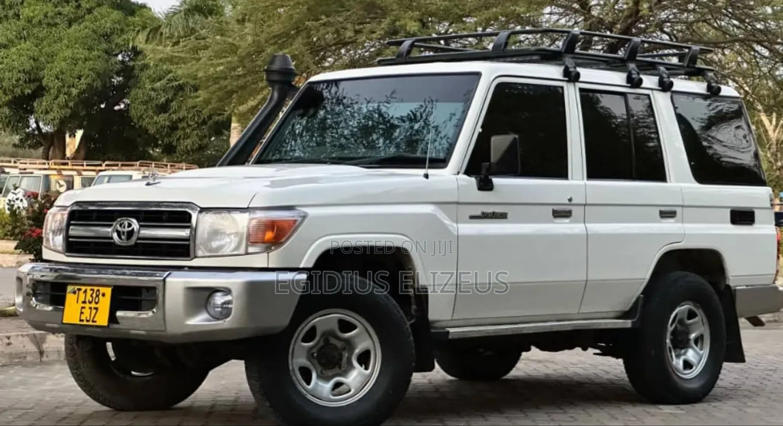 Toyota Land Cruiser 2011 White