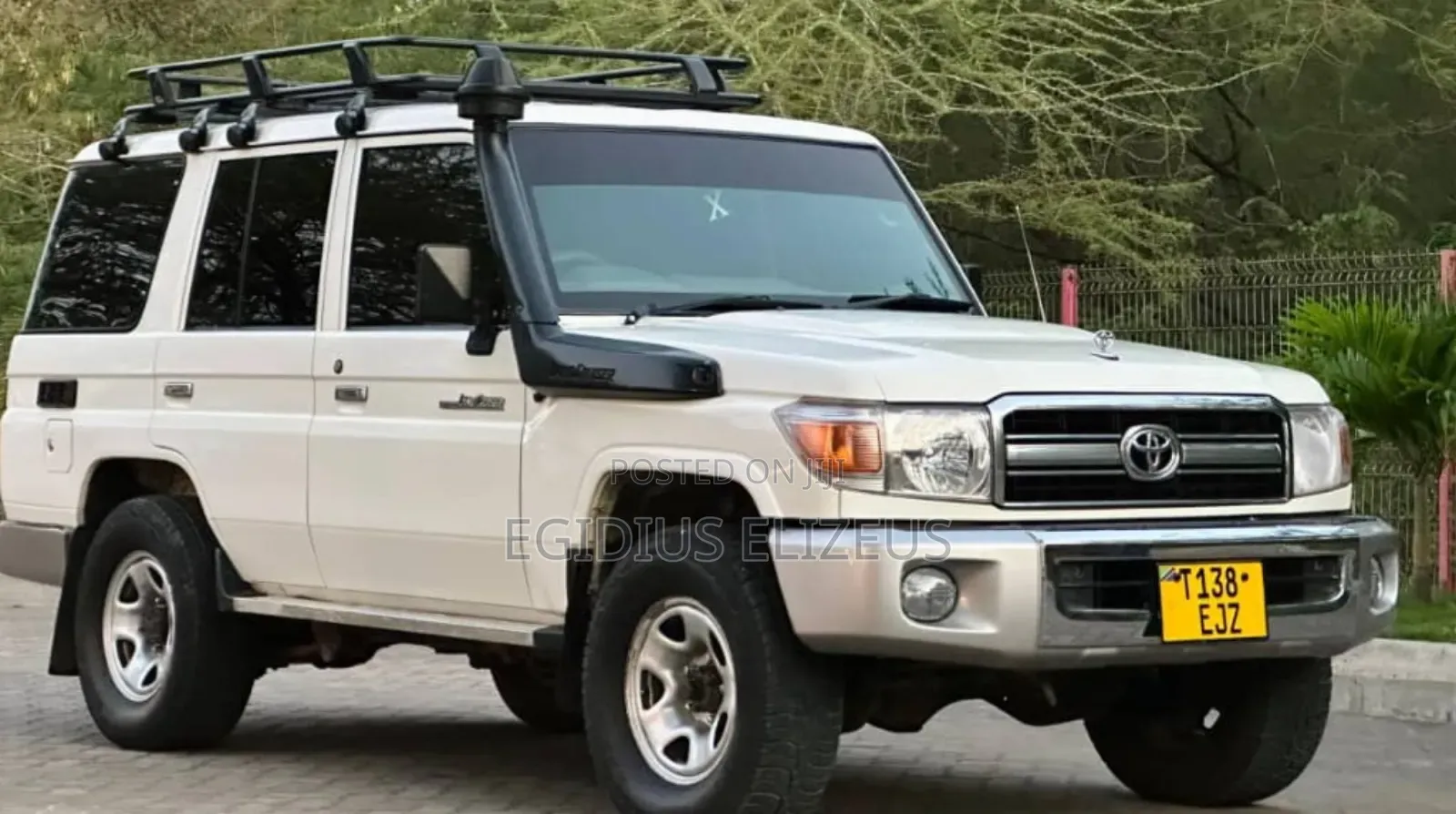 Toyota Land Cruiser 2011 White