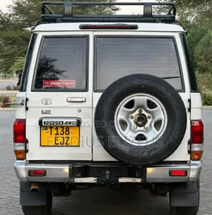 Toyota Land Cruiser 2011 White
