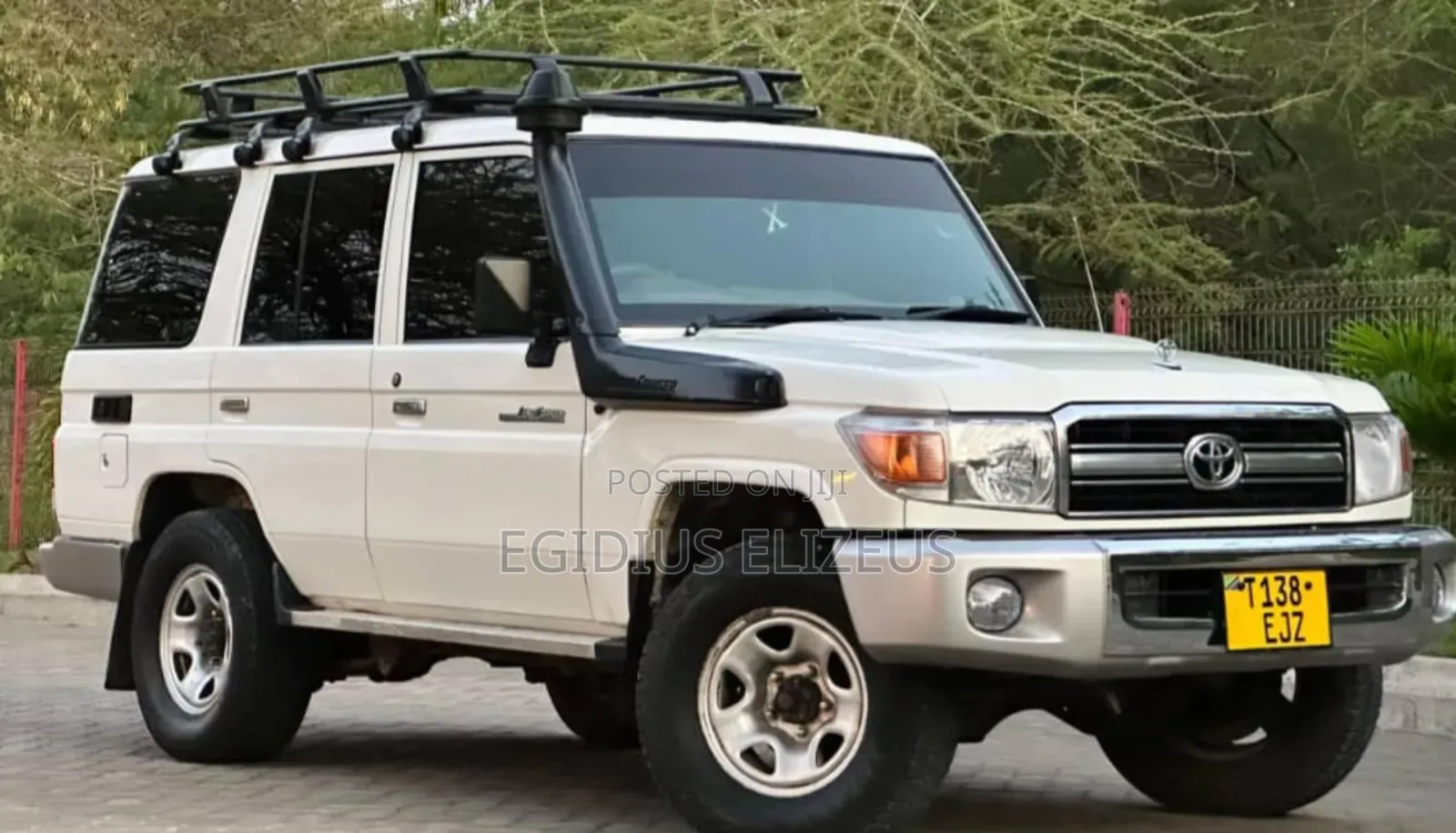 Toyota Land Cruiser 2011 White