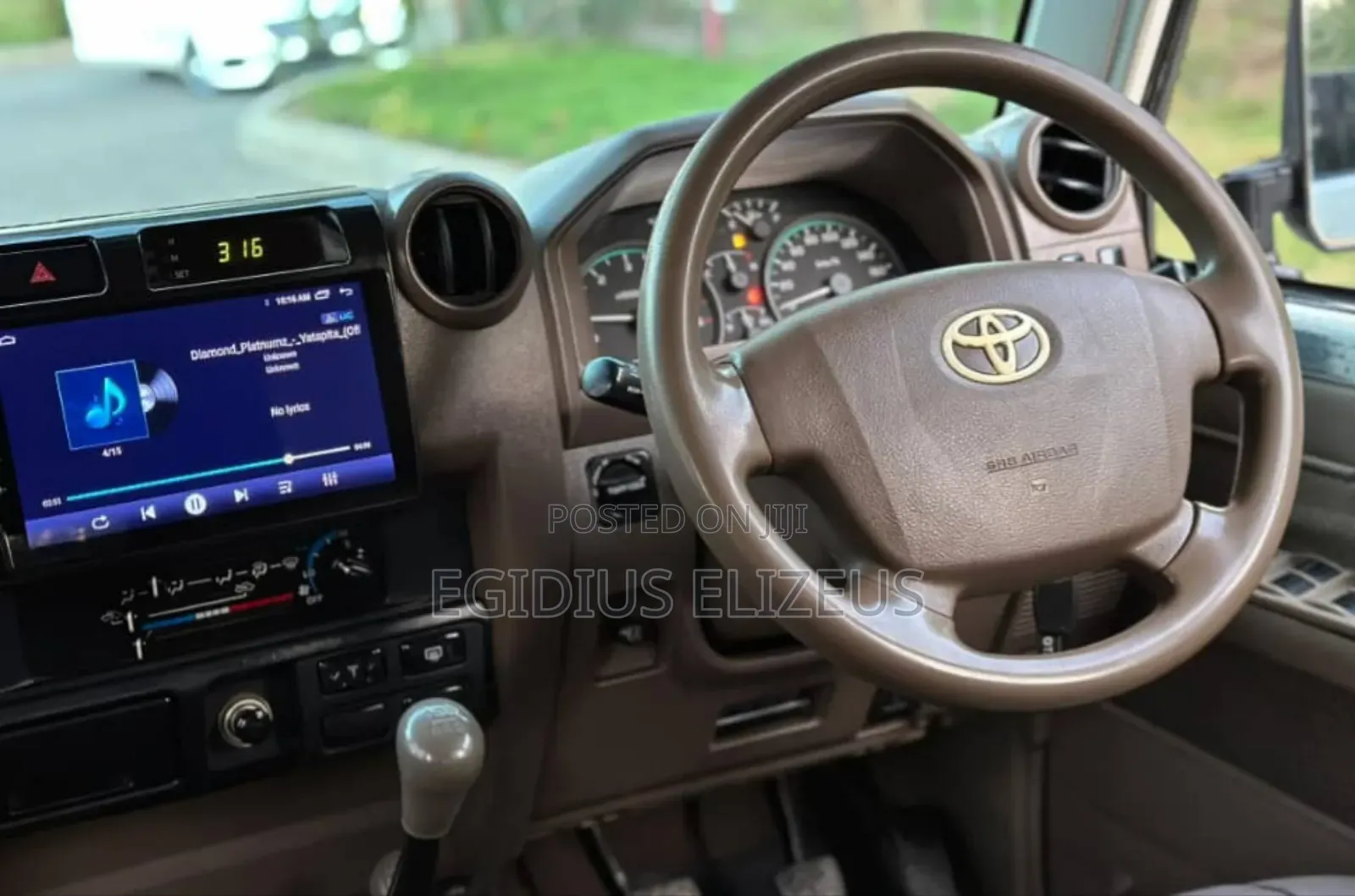 Toyota Land Cruiser 2011 White