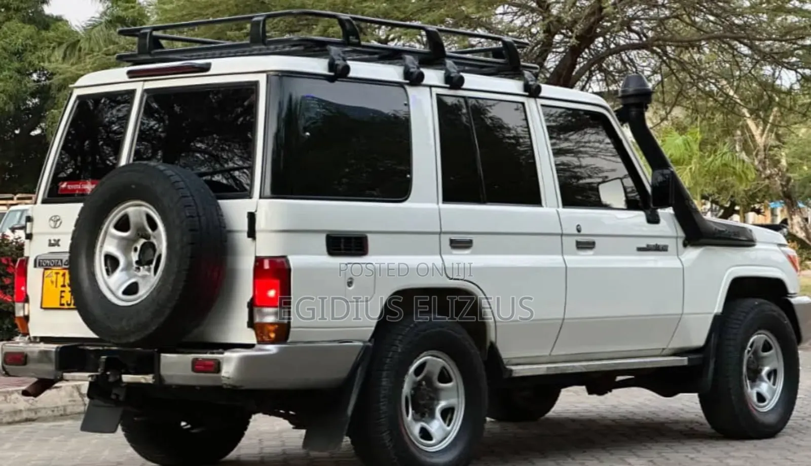 Toyota Land Cruiser 2011 White
